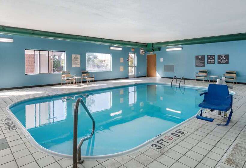 هتل Comfort Inn & Suites