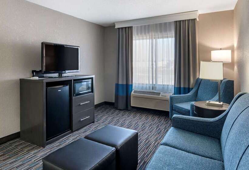 هتل Comfort Inn & Suites