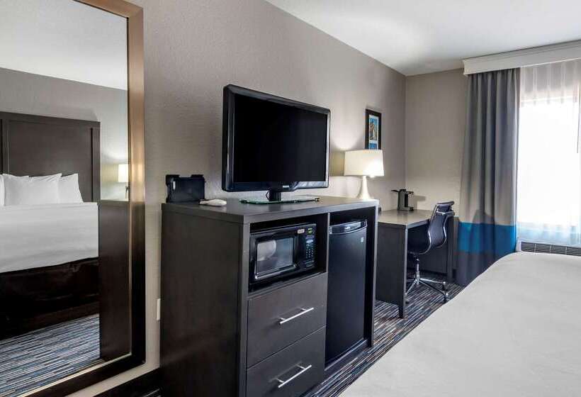 هتل Comfort Inn & Suites