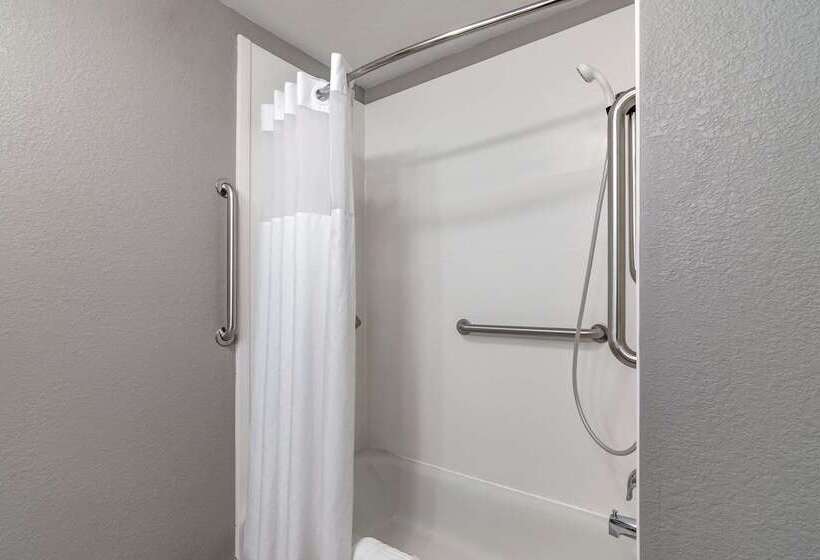 هتل Comfort Inn & Suites