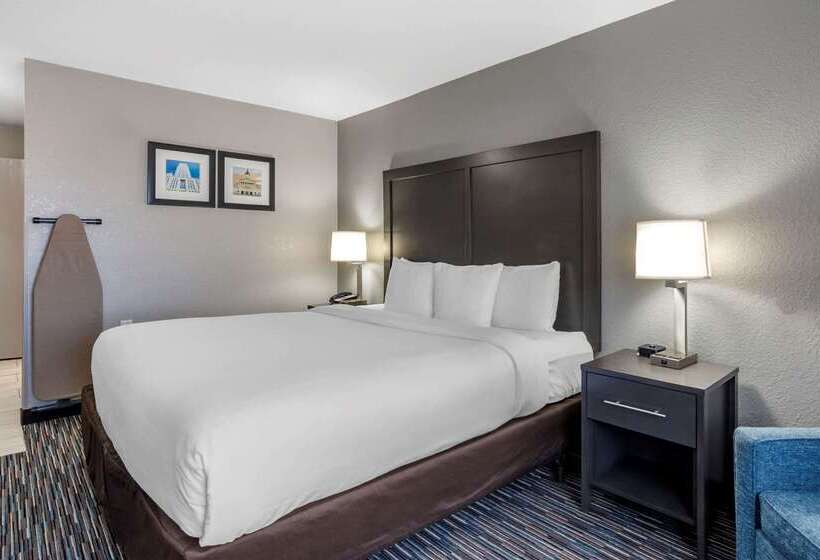 هتل Comfort Inn & Suites