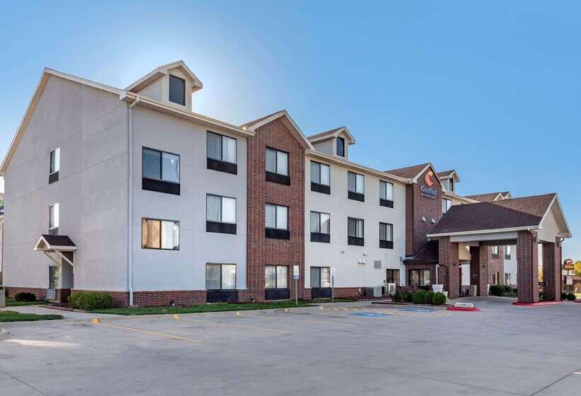 هتل Comfort Inn & Suites
