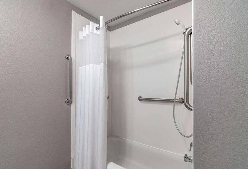 هتل Comfort Inn & Suites