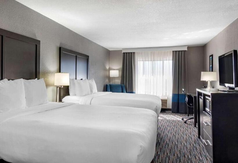هتل Comfort Inn & Suites