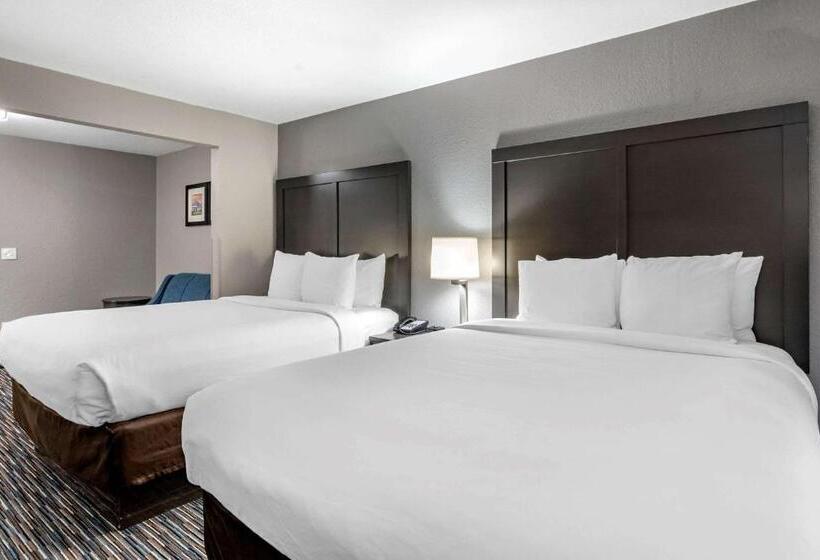 هتل Comfort Inn & Suites