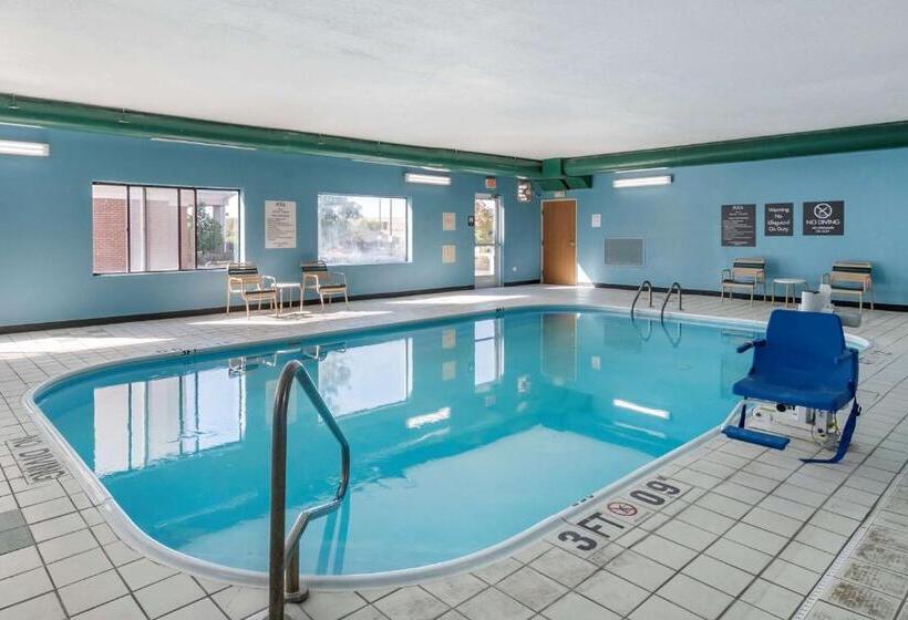 هتل Comfort Inn & Suites