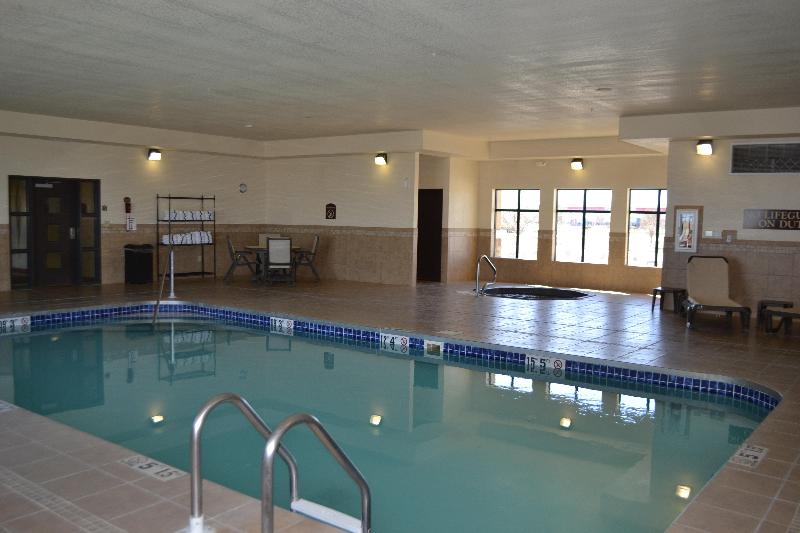 هتل Comfort Inn & Suites