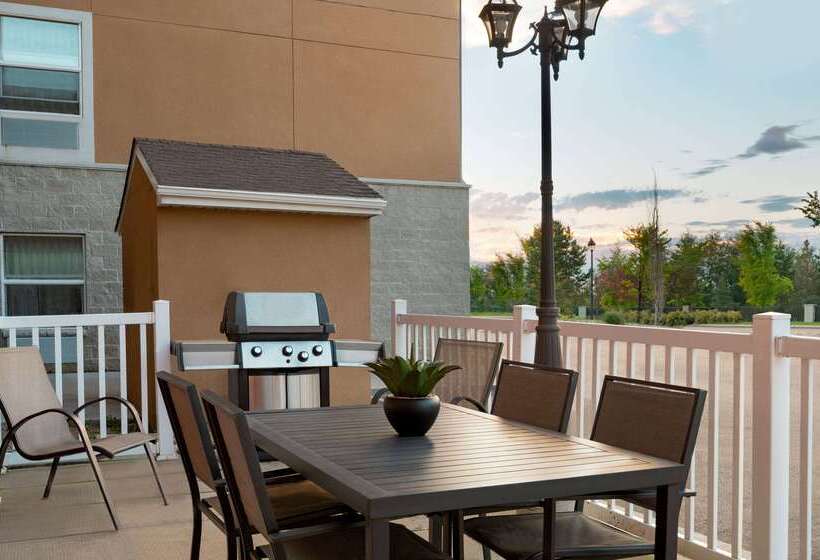 בית מלון כפרי Days Inn & Suites By Wyndham Sherwood Park Edmonton