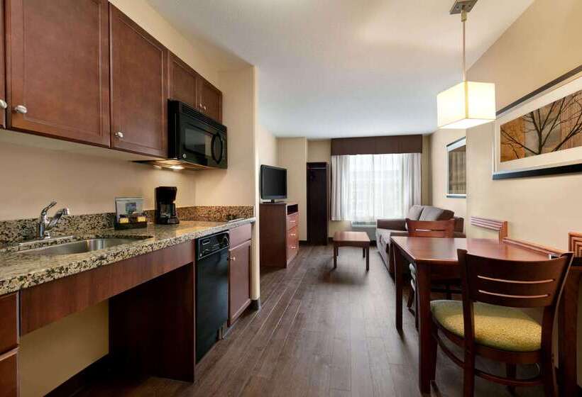 בית מלון כפרי Days Inn & Suites By Wyndham Sherwood Park Edmonton