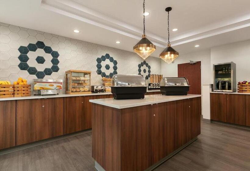 בית מלון כפרי Days Inn & Suites By Wyndham Sherwood Park Edmonton