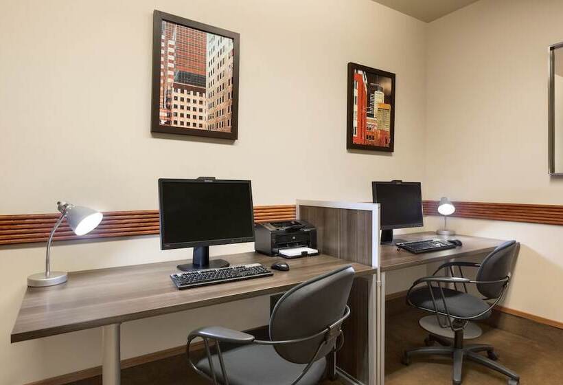 בית מלון כפרי Days Inn & Suites By Wyndham Sherwood Park Edmonton