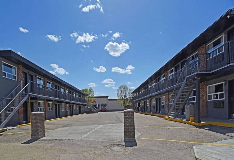 בית מלון כפרי Econo Lodge Inn & Suites Drumheller