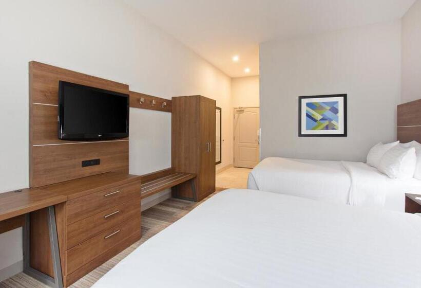 هتل Holiday Inn Express & Suites Corona, An Ihg