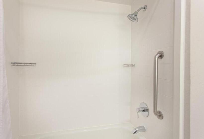 هتل Holiday Inn Express & Suites Corona, An Ihg