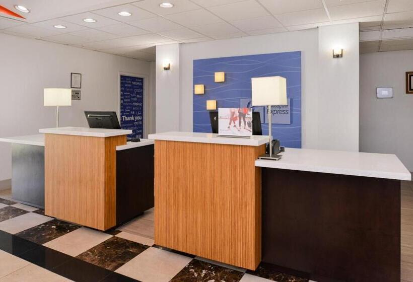 Hotel Holiday Inn Express  & Suites Florida Citygateway To Keys