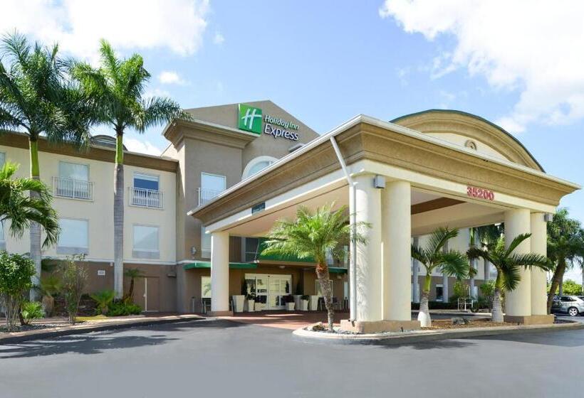 هتل Holiday Inn Express  & Suites Florida Citygateway To Keys