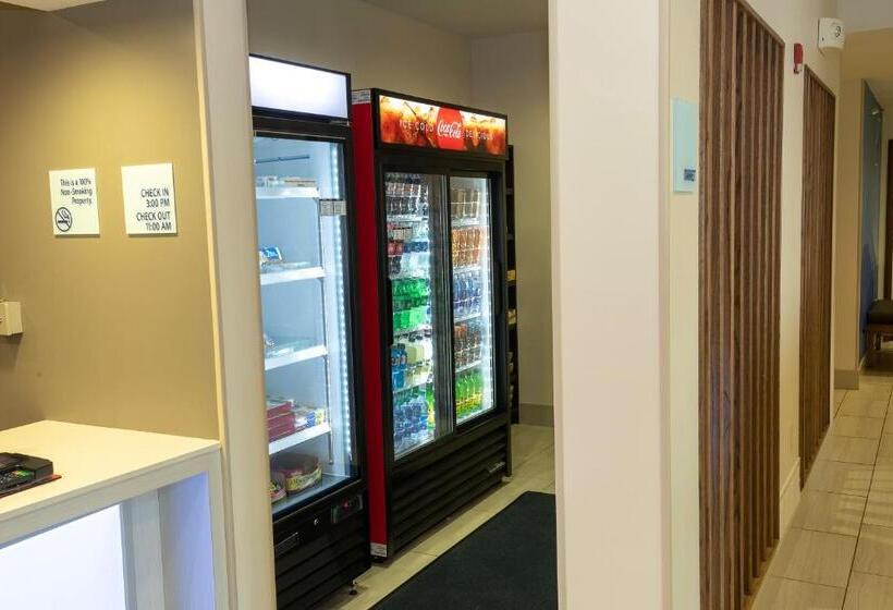 هتل Holiday Inn Express & Suites Iron Mountain, An Ihg