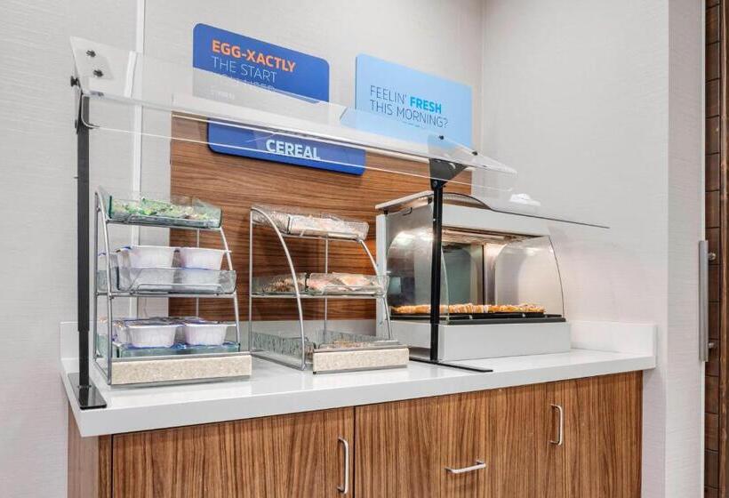 هتل Holiday Inn Express & Suites Macon   I 475, An Ihg