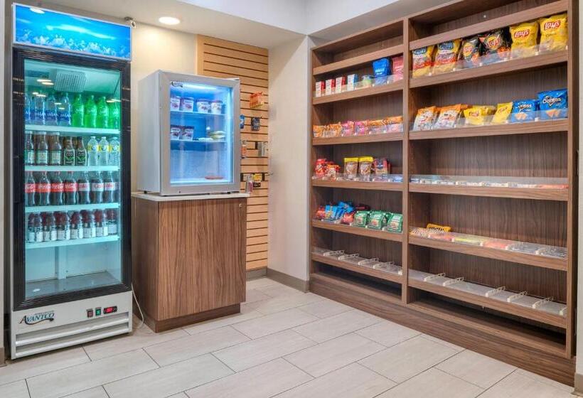 هتل Holiday Inn Express & Suites Macon   I 475, An Ihg