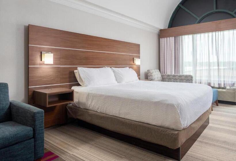 هتل Holiday Inn Express & Suites Macon   I 475, An Ihg