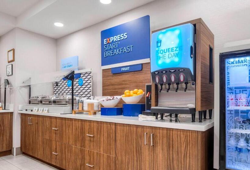 هتل Holiday Inn Express & Suites Macon   I 475, An Ihg