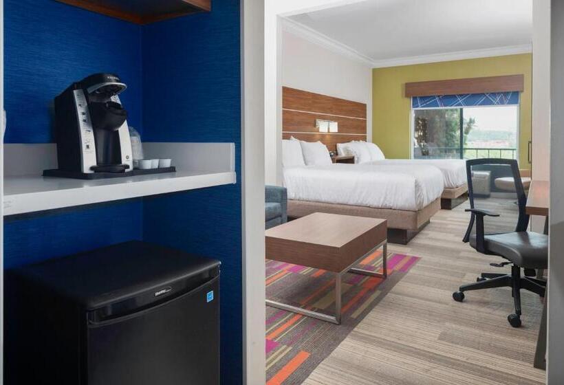 هتل Holiday Inn Express & Suites Macon   I 475, An Ihg