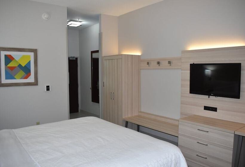 Holiday Inn Express Hotel & Suites Mcpherson, An Ihg