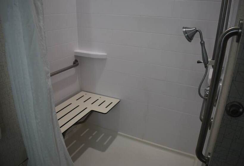 Holiday Inn Express Hotel & Suites Mcpherson, An Ihg