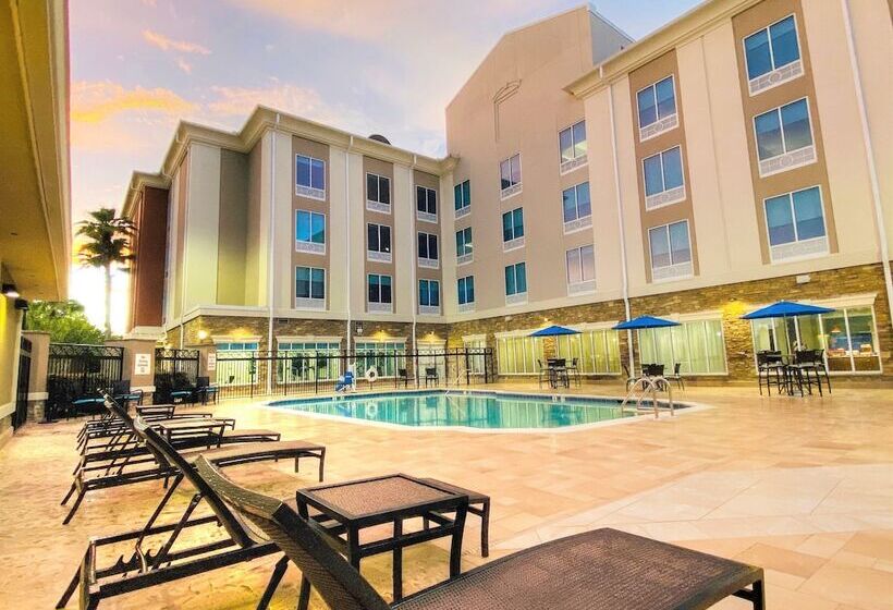 هتل Holiday Inn Express  & Suites Mobile Saraland