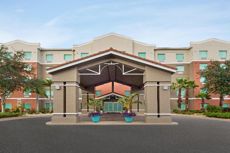 هتل Holiday Inn Express  & Suites Pembroke Pines Sheridan Street