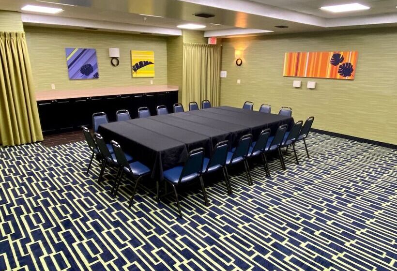 בית מלון כפרי Holiday Inn Express Suites Plant City By Ihg