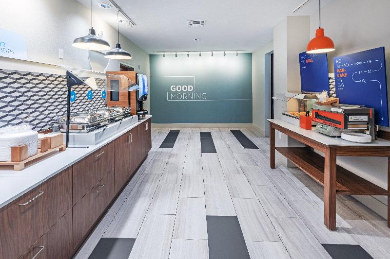 هتل Holiday Inn Express & Suites West By Ihg