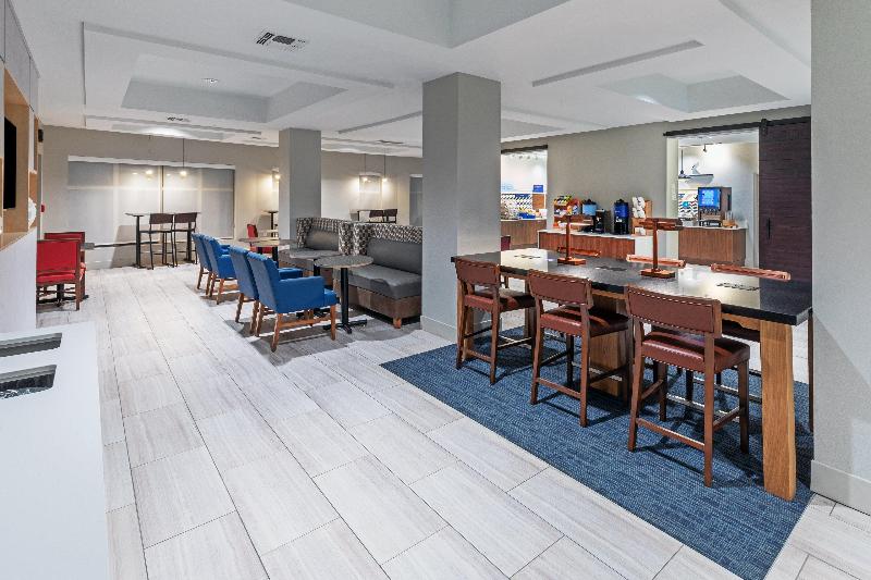 هتل Holiday Inn Express & Suites West By Ihg