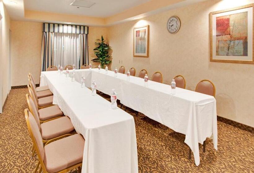 هتل Holiday Inn Express Delano By Ihg