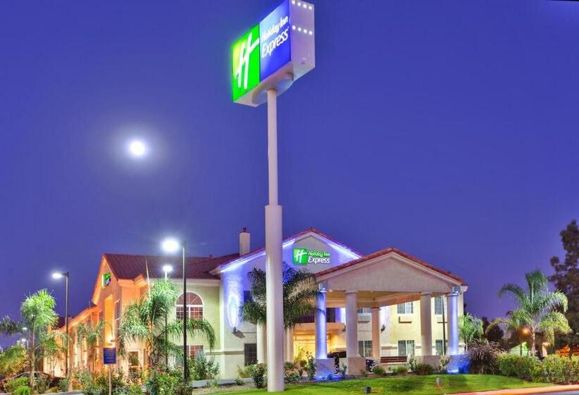 هتل Holiday Inn Express Delano Highway 99