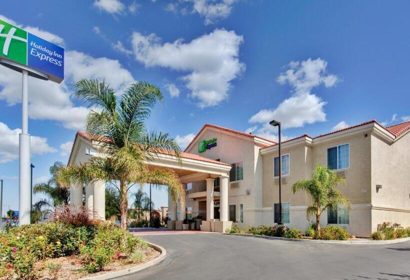 هتل Holiday Inn Express Delano By Ihg