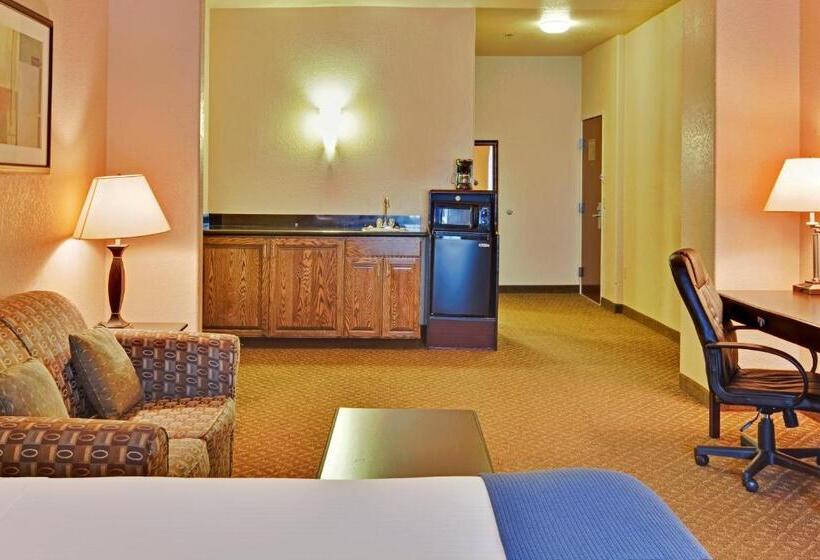 هتل Holiday Inn Express Delano By Ihg
