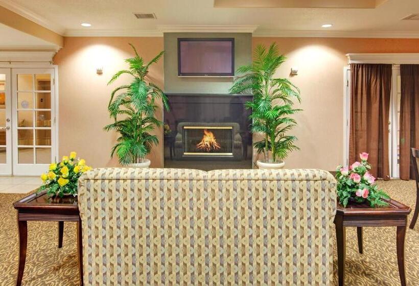 هتل Holiday Inn Express Delano By Ihg