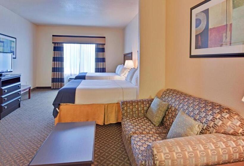 هتل Holiday Inn Express Delano By Ihg