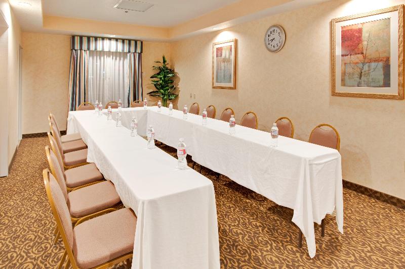هتل Holiday Inn Express Delano By Ihg