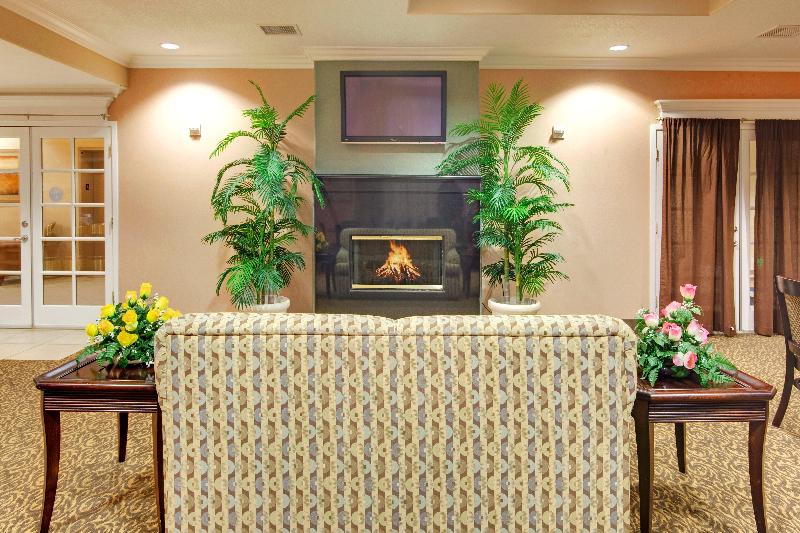 هتل Holiday Inn Express Delano By Ihg