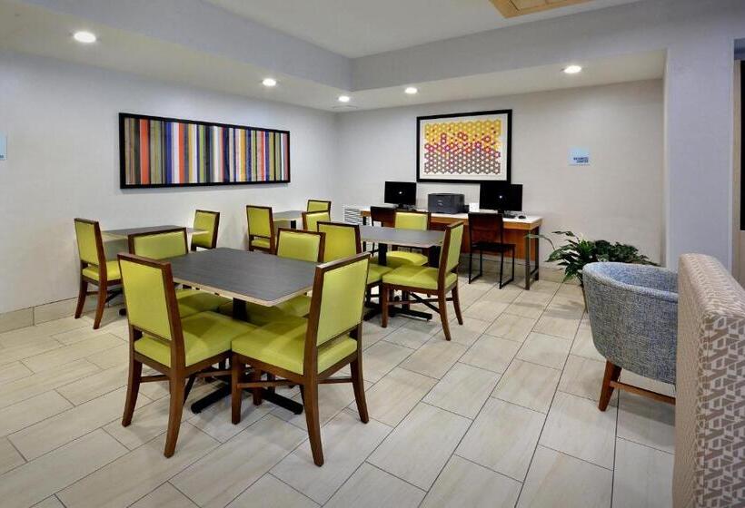 هتل Holiday Inn Express Durham, An Ihg