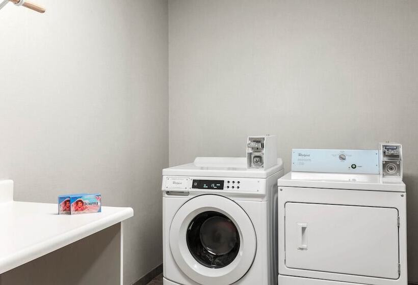 هتل Holiday Inn Express Lancaster, An Ihg