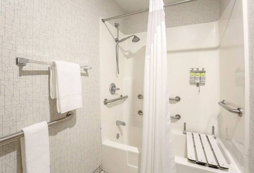 هتل Holiday Inn Express Lancaster, An Ihg