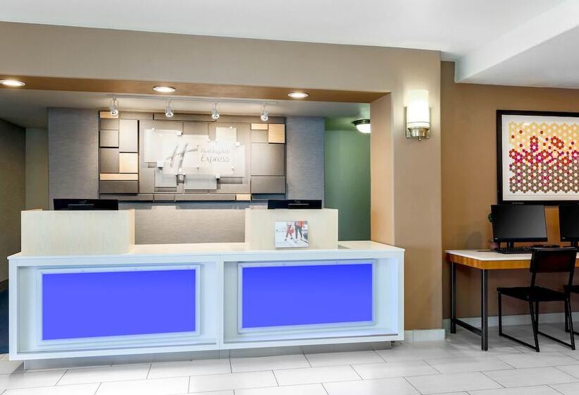 هتل Holiday Inn Express Lancaster, An Ihg