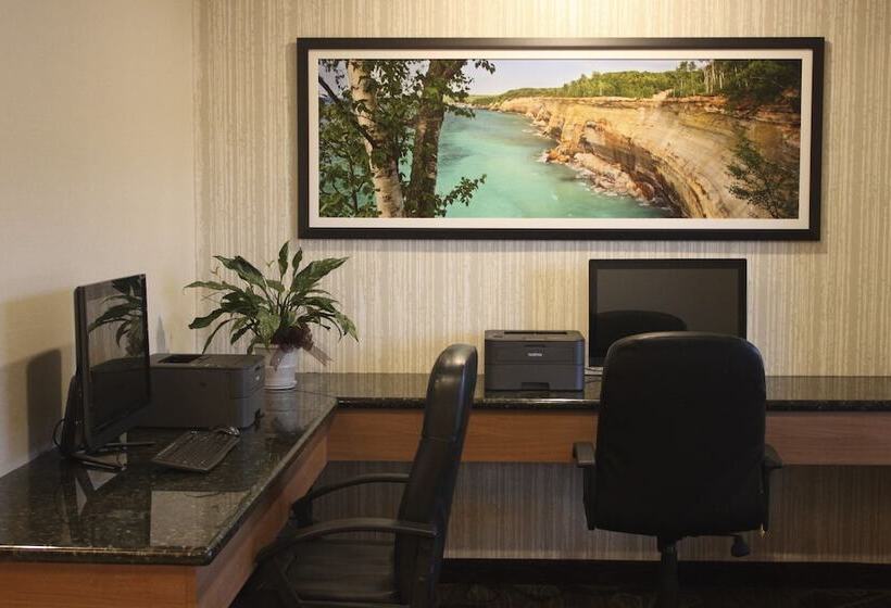 هتل Holiday Inn Express Munising Lakeview By Ihg