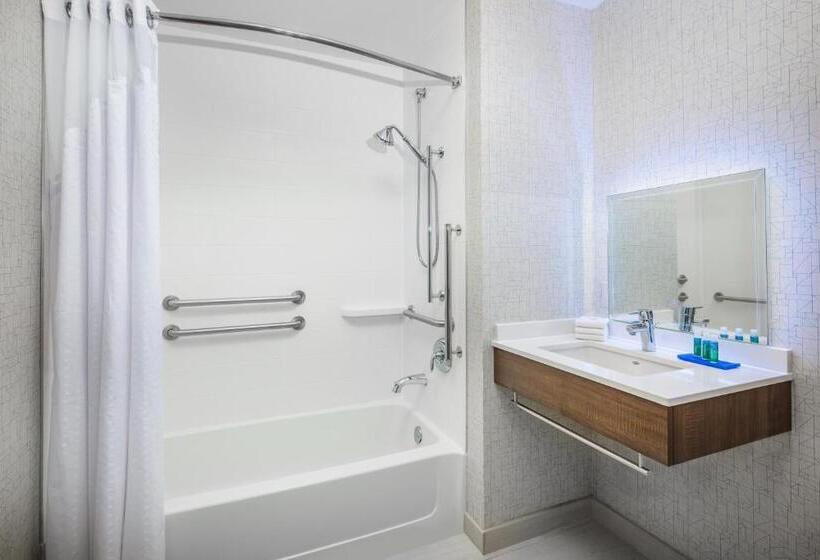 هتل Holiday Inn Express Ontario, An Ihg