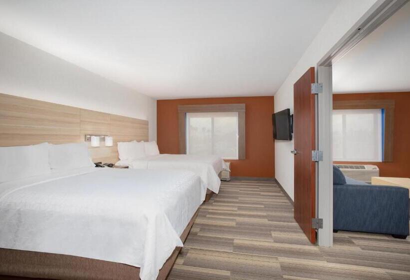 هتل Holiday Inn Express Ontario, An Ihg