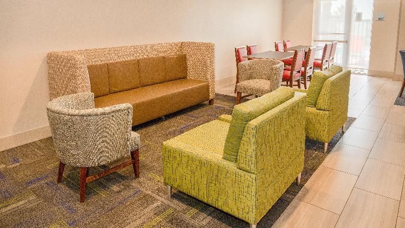 Отель Holiday Inn Express Porterville, An Ihg