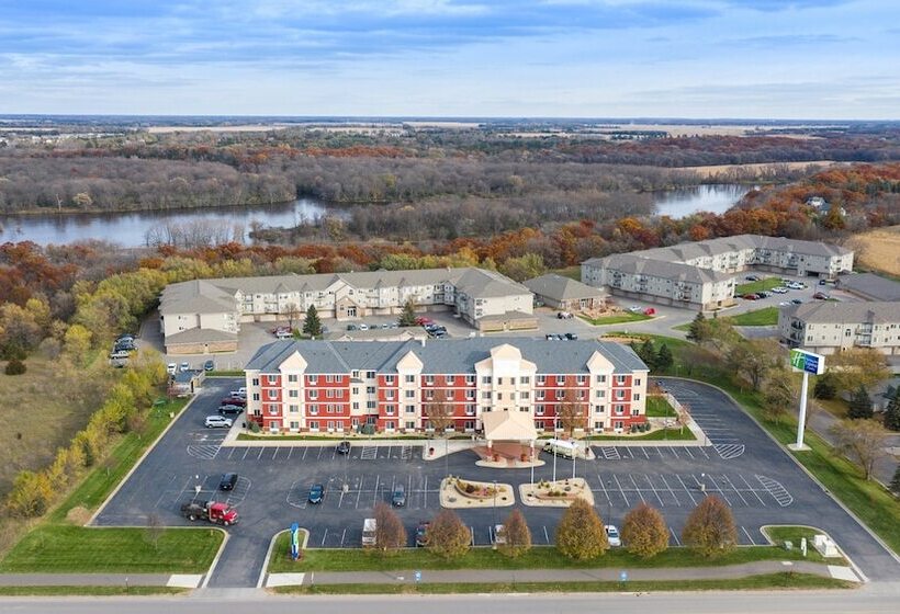 هتل Holiday Inn Express And Suites St. Cloud, An Ihg